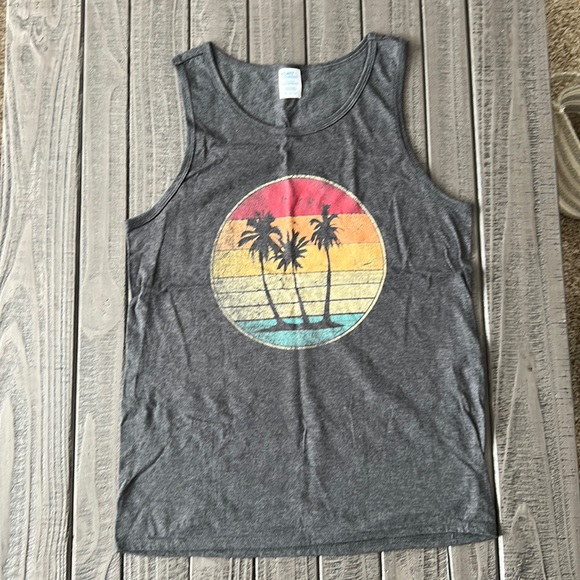 NWOT Beach and palm tree tank top - Picture 1 of 4